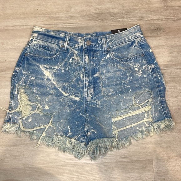NWT Fashion Nova Nothing Compares Non Stretch Denim Shorts - Acid Wash Blue Sz 5 - Picture 2 of 8